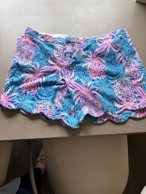 Lilly Pulitzer Pink & Blue Pineapple Scallop-Hem Short 7” inseam